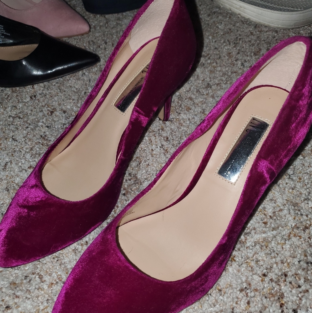 Fuchsia velvet high heel pumps, size 7